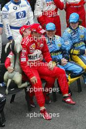 24.10.2004 Interlagos, Brazil, F1, Sunday, October, Michael Schumacher, GER, Ferrari sits on Rubens Barrichello, BRA, Ferrari - Formula 1 World Championship, Rd 18, Brazilian Grand Prix, BRA, Brazil