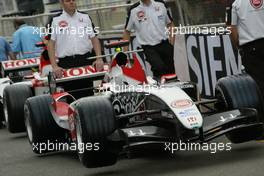 21.10.2004 Interlagos, Brazil, F1, Thursday, October, Anthony Davidson's BAR has a new paint design - Formula 1 World Championship, Rd 18, Brazilian Grand Prix, BRA, Brazil