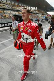 24.09.2004 Shanghai, China, F1, Friday, September, Michael Schumacher, GER, Ferrari walks back his box after stopping at the end of the pit lane - Formula 1 World Championship, Practice, Rd 16, Chinese Grand Prix, CHN, China