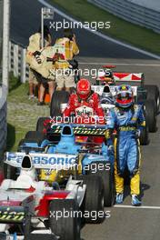 26.09.2004 Shanghai, China, F1, Sunday, September, Michael Schumacher, GER, Ferrari and Fernando Alonso, ESP, Renault F1 Team - Formula 1 World Championship, Podium, Rd 16, Chinese Grand Prix, CHN, China