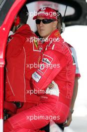 07.05.2004 Barcelona, Spain, F1, Friday, May, Michael Schumacher, GER, Ferrari, sitting at the PitWall and wait during the practise - Formula 1 World Championship, Rd 5, Marlboro Spanish Grand Prix,  ESP