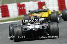 07.05.2004 Barcelona, Spain, F1, Friday, May, Nick Heidfeld, GER, Jordan Ford, EJ14, Action, Track leads Anthony Davidson, GBR, Testdriver, Lucky Strike BAR Honda, BAR006, Action, Track