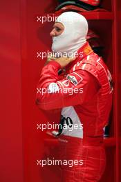 07.05.2004 Barcelona, Spain, F1, Friday, May, Michael Schumacher, GER, Ferrari, sitting at the PitWall and wait during the practise - Formula 1 World Championship, Rd 5, Marlboro Spanish Grand Prix,  ESP
