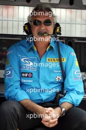 07.05.2004 Barcelona, Spain, F1, Friday, May, Flavio Briatore, ITA, Renault, Teamchief, Managing Director, Portrait - Formula 1 World Championship, Rd 5, Marlboro Spanish Grand Prix,  ESP