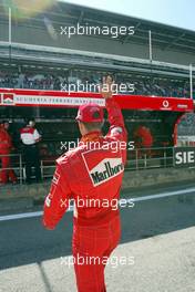 07.05.2004 Barcelona, Spain, F1, Friday, May, Michael Schumacher, GER, Ferrari is waves to the fans - Formula 1 World Championship, Rd 5, Marlboro Spanish Grand Prix,  ESP