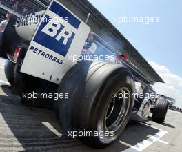 07.05.2004 Barcelona, Spain, F1, Friday, May, Ralf Schumacher, GER, BMW WilliamsF1, Feature, tyres, Michelin, spinning - Formula 1 World Championship, Rd 5, Marlboro Spanish Grand Prix,  ESP