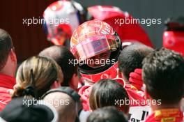 09.05.2004 Barcelona, Spain, F1, Sunday, May, Michael Schumacher, GER, Ferrari, in the Park Ferme with the mechanics - Formula 1 World Championship, Rd 5, Marlboro Spanish Grand Prix Race, ESP