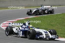 09.05.2004 Barcelona, Spain, F1, Sunday, May, Ralf Schumacher, GER, BMW WilliamsF1, in front of Kimi Raikkonen, FIN, Räikkönen, McLaren Mercedes - Formula 1 World Championship, Rd 5, Marlboro Spanish Grand Prix Race, ESP