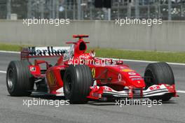 09.05.2004 Barcelona, Spain, F1, Sunday, May, Michael Schumacher, GER, Scuderia Ferrari Marlboro, F2004, Action, Track waves to the crowd - Formula 1 World Championship, Rd 5, Marlboro Spanish Grand Prix Race, ESP
