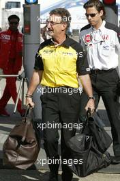 09.05.2004 Barcelona, Spain, F1, Sunday, May, Eddie Jordan, IRL, Jordan, Teamchief, Chief Executive - Formula 1 World Championship, Rd 5, Marlboro Spanish Grand Prix,  ESP