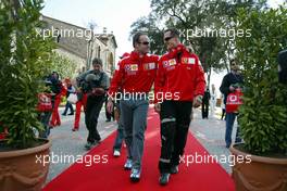 06.05.2004 Barcelona, Spain, F1, Thursday, May, Vodafone Sponsor Event mit Michael Schumacher, GER, Ferrari and Rubens Barrichello, BRA - BULL RIDING COMPETITION - Vodafone Spanish Challenge, Formula 1 World Championship, Rd 5, Marlboro Spanish Grand Prix, ESP
