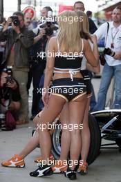 06.05.2004 Barcelona, Spain, F1, Thursday, May, BRUNOTTI Models are posing for photoraphers in front of the BAR Honda garage - Formula 1 World Championship, Rd 5, Marlboro Spanish Grand Prix, ESP
