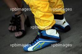 06.05.2004 Barcelona, Spain, F1, Thursday, May, a model is posing in the pitlane area, front of Renault, with Fernando Alonso, ESP, Renault F1 Team - Formula 1 World Championship, Rd 5, Marlboro Spanish Grand Prix, ESP
