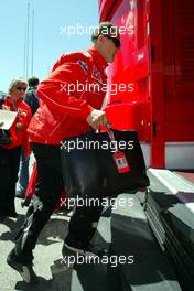 06.05.2004 Barcelona, Spain, F1, Thursday, May, Michael Schumacher, GER, Ferrari, arrives at the track side, paddock area - Formula 1 World Championship, Rd 5, Marlboro Spanish Grand Prix, ESP