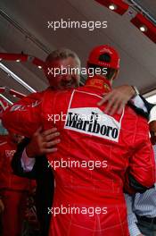 30.05.2004 Nuerburg, Germany F1, Sunday, May, Michael Schumacher, GER, Ferrari with Willi Weber, GER, Driver - Manager - Formula 1 World Championship, Rd 7, European Grand Prix, Podium, Nürburgring, Nürburg, GER