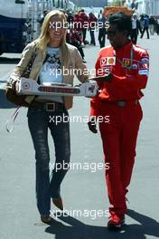 29.05.2004 Nuerburg, Germany F1, Saturday, May, Cora Schumacher, GER, Wife of Ralf Schumacher, with Balbir Singh (Pysio of Michael Schumacher) - Formula 1 World Championship, Rd 7, European Grand Prix,  Nürburgring, Nürburg, GER