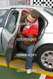 08..07.2004 Silverstone, England, F1, Thursday, July, Michael Schumacher, GER, Ferrari, arriving at the track - Formula 1 World Championship, Rd 11, British Grand Prix, Silverstone, GBR