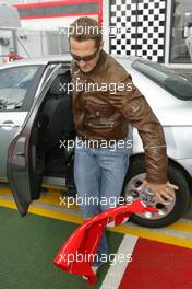 08..07.2004 Silverstone, England, F1, Thursday, July, Michael Schumacher, GER, Ferrari, arriving at the track - Formula 1 World Championship, Rd 11, British Grand Prix, Silverstone, GBR