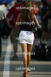 23.07.2004 Hockenheim, Germany, F1, Friday, July, a girl in the paddock - Formula 1 World Championship, Rd 12, Grosser Mobil 1 Preis von Deutschland, GER, Hockenheimring Baden-Württemberg