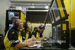 23.07.2004 Hockenheim, Germany, F1, Friday, July, Cosworth and Pi Engineers watch the EJ14's performance - Formula 1 World Championship, Rd 12, Practice, Grosser Mobil 1 Preis von Deutschland, GER, Hockenheimring Baden-Württemberg