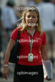 23.07.2004 Hockenheim, Germany, F1, Friday, July, a girl in the paddock - Formula 1 World Championship, Rd 12, Grosser Mobil 1 Preis von Deutschland, GER, Hockenheimring Baden-Württemberg