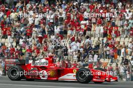 25.07.2004 Hockenheim, Germany, F1, Sunday. July, Michael Schumacher, GER, Ferrari waves to the crowd - Formula 1 World Championship, Rd 12, Podium, Grosser Mobil 1 Preis von Deutschland, GER, Hockenheimring Baden-Württemberg