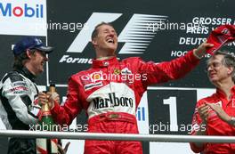 25.07.2004 Hockenheim, Germany, F1, Sunday. July, Michael Schumacher, GER, Ferrari, Jenson Button, GBR, BAR Honda, Paolo Martinelli, ITA, Ferrari, engine development, Portrait - Formula 1 World Championship, Rd 12, Podium, Grosser Mobil 1 Preis von Deutschland, GER, Hockenheimring Baden-Württemberg