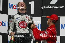 25.07.2004 Hockenheim, Germany, F1, Sunday. July, Jenson Button, GBR, BAR Honda and Michael Schumacher, GER, Ferrari - Formula 1 World Championship, Rd 12, Podium, Grosser Mobil 1 Preis von Deutschland, GER, Hockenheimring Baden-Württemberg