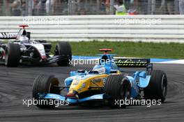 25.07.2004 Hockenheim, Germany,  F1, Sunday, Jarno Trulli (ITA), Mild Seven Renault F1 R24, in front of David Coulthard (GBR), West McLaren Mercedes MP4-19B - Formula 1 World Championship, Rd 12, Grosser Mobil 1 Preis von Deutschland, GER, Hockenheimring Baden-Württemberg