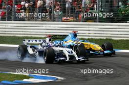 25.07.2004 Hockenheim, Germany,  F1, Sunday, Juan-Pablo Montoya (COL), BMW Williams F1 FW26, locks up under breaking while overtaking Jarno Trulli (ITA), Mild Seven Renault F1 R24 - Formula 1 World Championship, Rd 12, Grosser Mobil 1 Preis von Deutschland, GER, Hockenheimring Baden-Württemberg