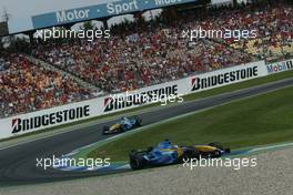 25.07.2004 Hockenheim, Germany, F1, Sunday. July, Fernando Alonso, ESP, Renault F1 Team, Jarno Trulli, ITA, Mild Seven Renault F1 Team, R24, Action, Track - Formula 1 World Championship, Rd 12, Race, Grosser Mobil 1 Preis von Deutschland, GER, Hockenheimring Baden-Württemberg