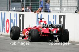 25.07.2004 Hockenheim, Germany,  F1, Sunday, Rubens Barrichello (BRA), Scuderia Ferrari Marlboro F2004, stopping immediately after the finish line with a flat left rear tyre - Formula 1 World Championship, Rd 12, Grosser Mobil 1 Preis von Deutschland, GER, Hockenheimring Baden-Württemberg