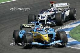 25.07.2004 Hockenheim, Germany, F1, Sunday. July, Fernando Alonso, ESP, Renault F1 Team leads Juan-Pablo Montoya, COL, BMW WilliamsF1 - Formula 1 World Championship, Rd 12, Race, Grosser Mobil 1 Preis von Deutschland, GER, Hockenheimring Baden-Württemberg