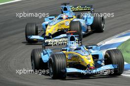 25.07.2004 Hockenheim, Germany, F1, Sunday. July, Jarno Trulli, ITA, Mild Seven Renault F1 Team, R24, Action, Track  leads Fernando Alonso, ESP, Renault F1 Team - Formula 1 World Championship, Rd 12, Race, Grosser Mobil 1 Preis von Deutschland, GER, Hockenheimring Baden-Württemberg