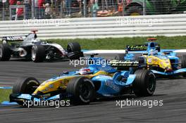 25.07.2004 Hockenheim, Germany,  F1, Sunday, Fernando Alonso (ESP), Mild Seven Renault F1 R24, in front of Jarno Trulli (ITA), Mild Seven Renault F1 R24 and David Coulthard (GBR), West McLaren Mercedes MP4-19B - Formula 1 World Championship, Rd 12, Grosser Mobil 1 Preis von Deutschland, GER, Hockenheimring Baden-Württemberg