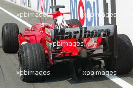 25.07.2004 Hockenheim, Germany, F1, Sunday. July, Rubens Barrichello, BRA, Ferrari wheel after the race - Formula 1 World Championship, Rd 12, Race, Grosser Mobil 1 Preis von Deutschland, GER, Hockenheimring Baden-Württemberg