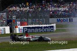 25.07.2004 Hockenheim, Germany, F1, Sunday. July, Takuma Sato, JPN,  BAR Honda spins and carries on - Formula 1 World Championship, Rd 12, Race, Grosser Mobil 1 Preis von Deutschland, GER, Hockenheimring Baden-Württemberg