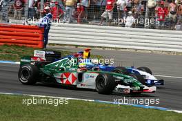 25.07.2004 Hockenheim, Germany,  F1, Sunday, Mark Webber (AUS), Jaguar Racing R5, overtakes Giancarlo Fisichella (ITA), Sauber Petronas C23 - Formula 1 World Championship, Rd 12, Grosser Mobil 1 Preis von Deutschland, GER, Hockenheimring Baden-Württemberg