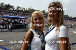 24.07.2004 Hockenheim, Germany, F1, Saturday, July, Girls in the Pit Lane - Formula 1 World Championship, Rd 12, Grosser Mobil 1 Preis von Deutschland, GER, Hockenheimring Baden-Württemberg