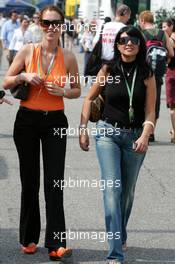 24.07.2004 Hockenheim, Germany,  F1, Saturday, Nice girls in the paddock - Formula 1 World Championship, Rd 12, Grosser Mobil 1 Preis von Deutschland, GER, Hockenheimring Baden-Württemberg