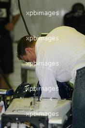 24.07.2004 Hockenheim, Germany, F1, Saturday, July, Ralf Schumacher, GER, BMW WilliamsF1 comes and visits the Williams team whilst he is injured - Formula 1 World Championship, Rd 12, Grosser Mobil 1 Preis von Deutschland, GER, Hockenheimring Baden-Württemberg