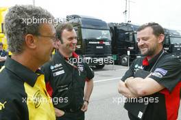 24.07.2004 Hockenheim, Germany, F1, Saturday, July, Eddie Jordan, IRL, Jordan, Teamchief, Chief Executive talks with Paul Stoddart, AUS, Minardi, Teamchief, President & CEO - Formula 1 World Championship, Rd 12, Grosser Mobil 1 Preis von Deutschland, GER, Hockenheimring Baden-Württemberg