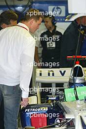 24.07.2004 Hockenheim, Germany, F1, Saturday, July, Ralf Schumacher, GER, BMW WilliamsF1 comes and visits the Williams team whilst he is injured - Formula 1 World Championship, Rd 12, Grosser Mobil 1 Preis von Deutschland, GER, Hockenheimring Baden-Württemberg