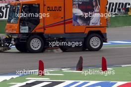 24.07.2004 Hockenheim, Germany, F1, Saturday, July, many drivers had problems at the first corners RED PLASTIC BARRIERS - Formula 1 World Championship, Rd 12, Practice, Grosser Mobil 1 Preis von Deutschland, GER, Hockenheimring Baden-Württemberg