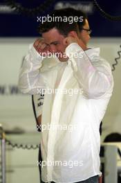 24.07.2004 Hockenheim, Germany, F1, Saturday, July, Ralf Schumacher, GER, BMW WilliamsF1 comes and visits the Williams team whilst he is injured - Formula 1 World Championship, Rd 12, Grosser Mobil 1 Preis von Deutschland, GER, Hockenheimring Baden-Württemberg