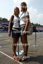 24.07.2004 Hockenheim, Germany, F1, Saturday, July, Girls in the Pit Lane - Formula 1 World Championship, Rd 12, Grosser Mobil 1 Preis von Deutschland, GER, Hockenheimring Baden-Württemberg