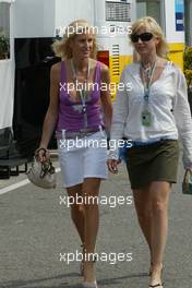 24.07.2004 Hockenheim, Germany, F1, Saturday, July, girls in the paddock - Formula 1 World Championship, Rd 12, Grosser Mobil 1 Preis von Deutschland, GER, Hockenheimring Baden-Württemberg