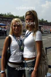 24.07.2004 Hockenheim, Germany, F1, Saturday, July, Girls in the Pit Lane - Formula 1 World Championship, Rd 12, Grosser Mobil 1 Preis von Deutschland, GER, Hockenheimring Baden-Württemberg