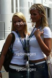 24.07.2004 Hockenheim, Germany, F1, Saturday, July, Girls in the paddock - Formula 1 World Championship, Rd 12, Grosser Mobil 1 Preis von Deutschland, GER, Hockenheimring Baden-Württemberg