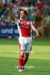 21.07.2004 Mannheim, Deutschland, "Spiel des Herzens", here: Michael Schumacher, GER, Ferrari - Fair Play für Kinder in Not at Carl-Benz-Stadion Mannheim, the F1 Superstars (Michael Schumacher) plays against the RTL-Superstars, Charity, RTL Stiftung "Kinder in Not", UNESCO, before the Formula 1 World Championship, Rd 12, Grosser Mobil 1 Preis von Deutschland, GER, Hockenheimring Baden-Württemberg